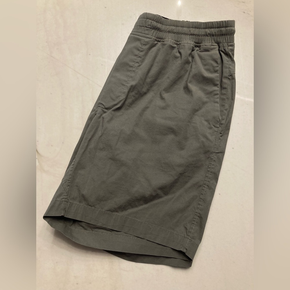 Lululemon Men’s shorts Size Large